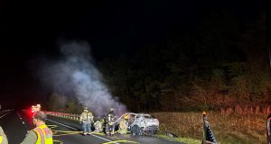 Električni automobil marke Tesla izgoreo, vatrogasci potrošili više od 135000 litara vode VIDEO