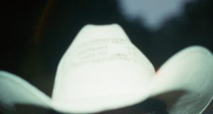 Adrijana Lenker objavila novi singl “Fool” sa predstojećeg albuma “Bright Future”