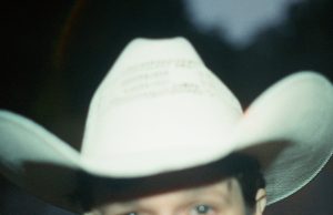 Adrijana Lenker objavila novi singl “Fool” sa predstojećeg albuma “Bright Future”