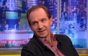 Rejf Fajns režira i glumi u porodičnoj drami o rasnim razlikama