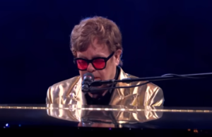 Elton Džon prisustvovao premijeri filma ”Elton Džon: Nikada nije kasno” u Torontu