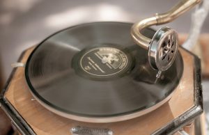 Ove pesme su postale javno vlasništvo