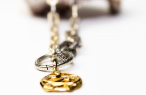 Zašto Pandora prelazi na korišćenje samo recikliranog srebra i zlata?