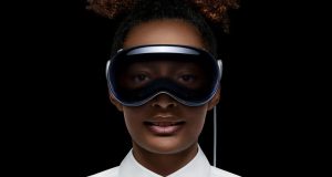 Ljudi zbunjeni kako novi Apple Vision Pro radi u javnosti