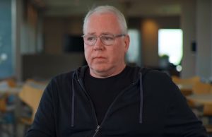 Bret Iston Elis, autor romana “Manje od nule” i “Američki psiho”, režira svoj prvi film