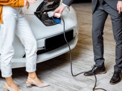 Glumac Rouan Atkinson okrivljen za sporu prodaju električnih vozila