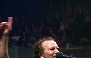 Pearl Jam objavili novi album “Dark Matter”