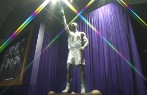 U Los Anđelesu otkrivena statua Kobija Brajanta