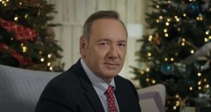 Prva glavna uloga Kevina Spejsija nakon skandala