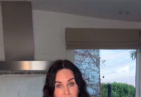 Kortni Koks urnebesnom objavom čestitala rođendan Dženifer Aniston