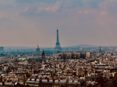 “Emili nije dobrodošla”: Francuzi besni zbog TV serije, Pariz u pretećim grafitima