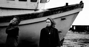 Duo Sam Morton objavio prvu pesmu u digitalnom obliku, singl “Cry Without End”