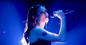 Sofi Elis Bekstor izvela pesmu “Murder on the Dancefloor” na dodeli BAFTA nagrada