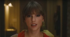 Tejlor Svift donirala 100 hiljada dolara fondaciji “GoFundMe” za porodicu žene ubijene na Paradi pobede