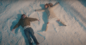 Omaž velikom filmu: Arijana Grande kao Breskva u svom novom spotu