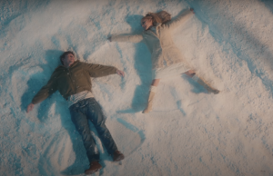 Omaž velikom filmu: Arijana Grande kao Breskva u svom novom spotu