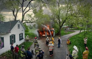 VIDEO Izgorela luksuzna vila poznate manekenke: Na teren izašla 94 vatrogasca