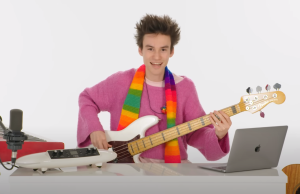 Snimao publiku kako horski peva pa objavio album: Muzički genije predstavio 16 novih pesama