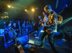 Singlom “Osećaj za šalu” Jarboli najavili album “Probaj golog muškarca”