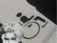 Nepokretna žena koju je Madona napala što ne ustaje na koncertu sada brani pevačicu