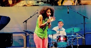 Dženi Mekferson nastupa na Nišvilu