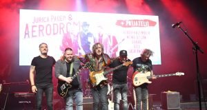 I bi žestoka elektrik svirka!