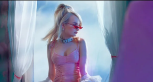 Kim Petras otkazala nastupe zbog zdravstvenih problema