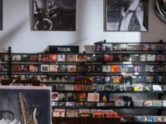 Vinil euforija u Čumićevom sokačetu: Rekordna poseta, velika berza, nastupi DJ-eva obeležili Svetski dan prodavnica ploča