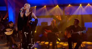 Kraljica fada se vratila i objavila novi singl