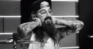 Pogledajte kako je bubnjar Majk Portnoj pokušao da odsvira pesmu grupe Tool “Pneuma”