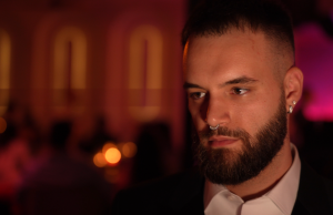 Tema legendarnog makedonskog džez benda u novoj Nuccijevoj pesmi “BeBo 4”