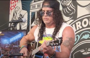 Sleš akustičnom svirkom najavio album “Orgy of the Damned”