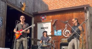 Nikola Đuričko i Džoni Midnajt Trio nastupaju u BitefArtcafe klubu