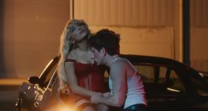 Sabrina Karpenter angažovala svog momka Barija Kiogana za novi video “Please Please Please”