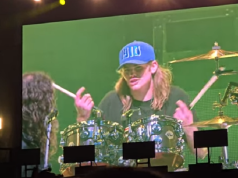 Pogledajte sina Tejlora Hokinsa kako svira “I’ll Stick Around” sa bendom “Foo Fighters”