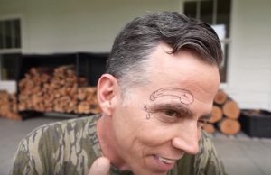 Steve-O dobio tetovažu na čelu za 50. rođendan, uradio je Post Maloun