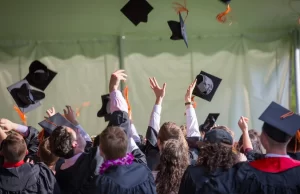 (VIDEO) Tom Kruz propustio ćerkinu maturu i prisustvovao koncertu Tejlor Svift: Suri odbacila očevo prezime