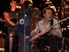 Majkl Džej Foks u invalidskim kolicima nastupio sa grupom Coldplay