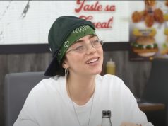 Pevačica na nastupu pogođena u glavu