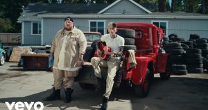 Mašin Gan Keli i Dželi Rol udružili snage na numeri Lonely Road inspirisanu Džonom Denverom