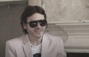 Pevač sastava “Manic Street Preachers” Niki Vajr najavljuje umetničku izložbu u Velsu