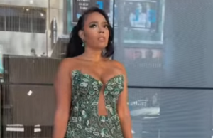 Naslednica proslavljenog producenta na meti kritika zbog nošenja torbice u obliku pištolja