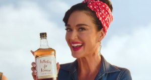 Katy Perry proslavlja božansku žensku energiju pesmom “Woman’s World”