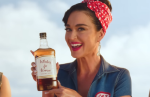 Katy Perry proslavlja božansku žensku energiju pesmom “Woman’s World”