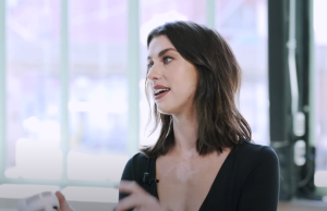 Bila je u najpoznatijoj duetskoj pesmi, a sad objavljuje kolaborativni album: Kimbra i “Idols & Vices (Vol. 1)”