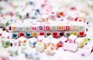 Transrodna ćerka najbogatijeg čoveka sveta se odrekla svog oca nakon transfobične izjave