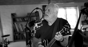 Dejvid Gilmor objavio “Dark and Velvet Nights”