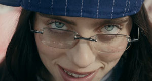 (VIDEO) “Sitni” pehovi na koncertima: Bili Ajliš pala niz stepenice, Olivija Rodrigo propala kroz rupu na bini!