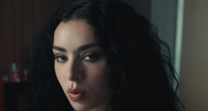 Stiže remiks albuma “Brat”: Charli XCX najavila saradnju sa velikim imenima…