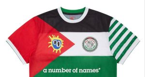 Primal Scream sarađivali na dizajnu dresa “Palestinadelica” za izbeglički fudbalski tim